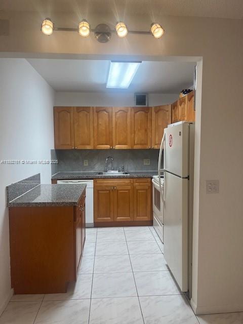 NEW HAMPTON AT CENTURY VI - Residential Lease
