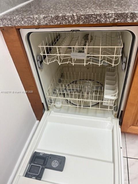 NEW HAMPTON AT CENTURY VI - Residential Lease