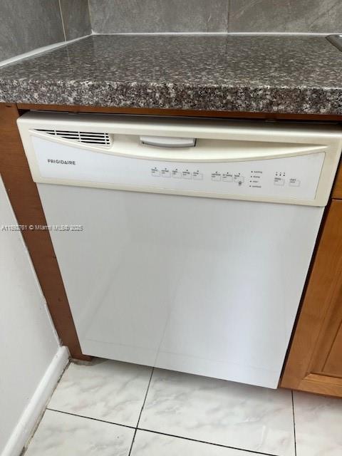 NEW HAMPTON AT CENTURY VI - Residential Lease