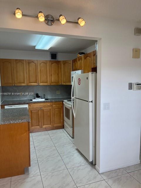 NEW HAMPTON AT CENTURY VI - Residential Lease