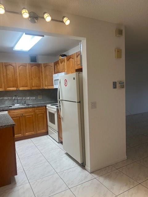 NEW HAMPTON AT CENTURY VI - Residential Lease
