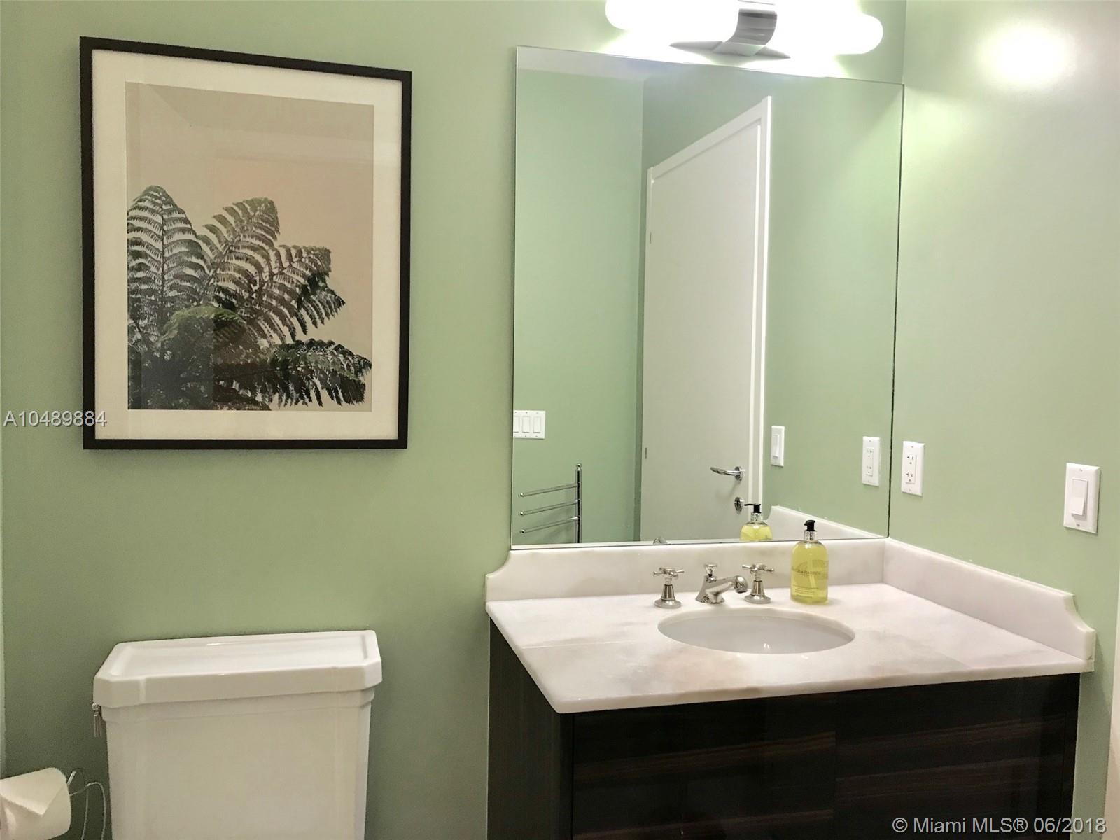 CONTINUUM ON SOUTH BEACH - Residential