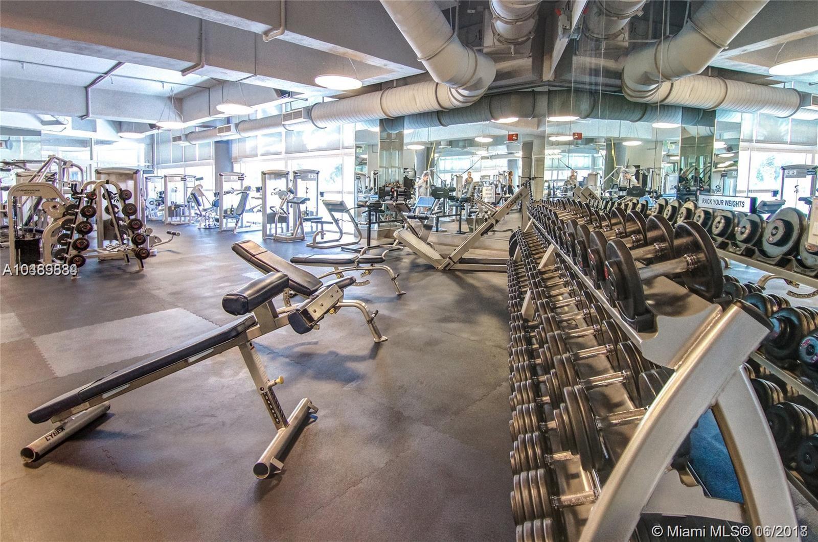 CONTINUUM ON SOUTH BEACH - Residential