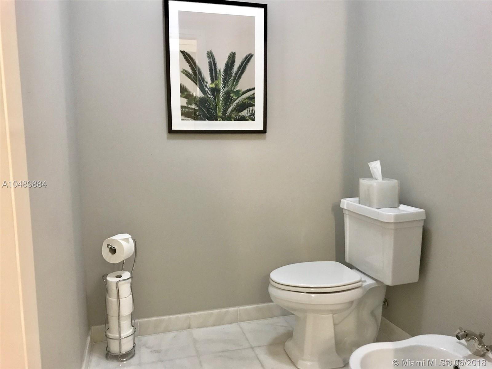 CONTINUUM ON SOUTH BEACH - Residential