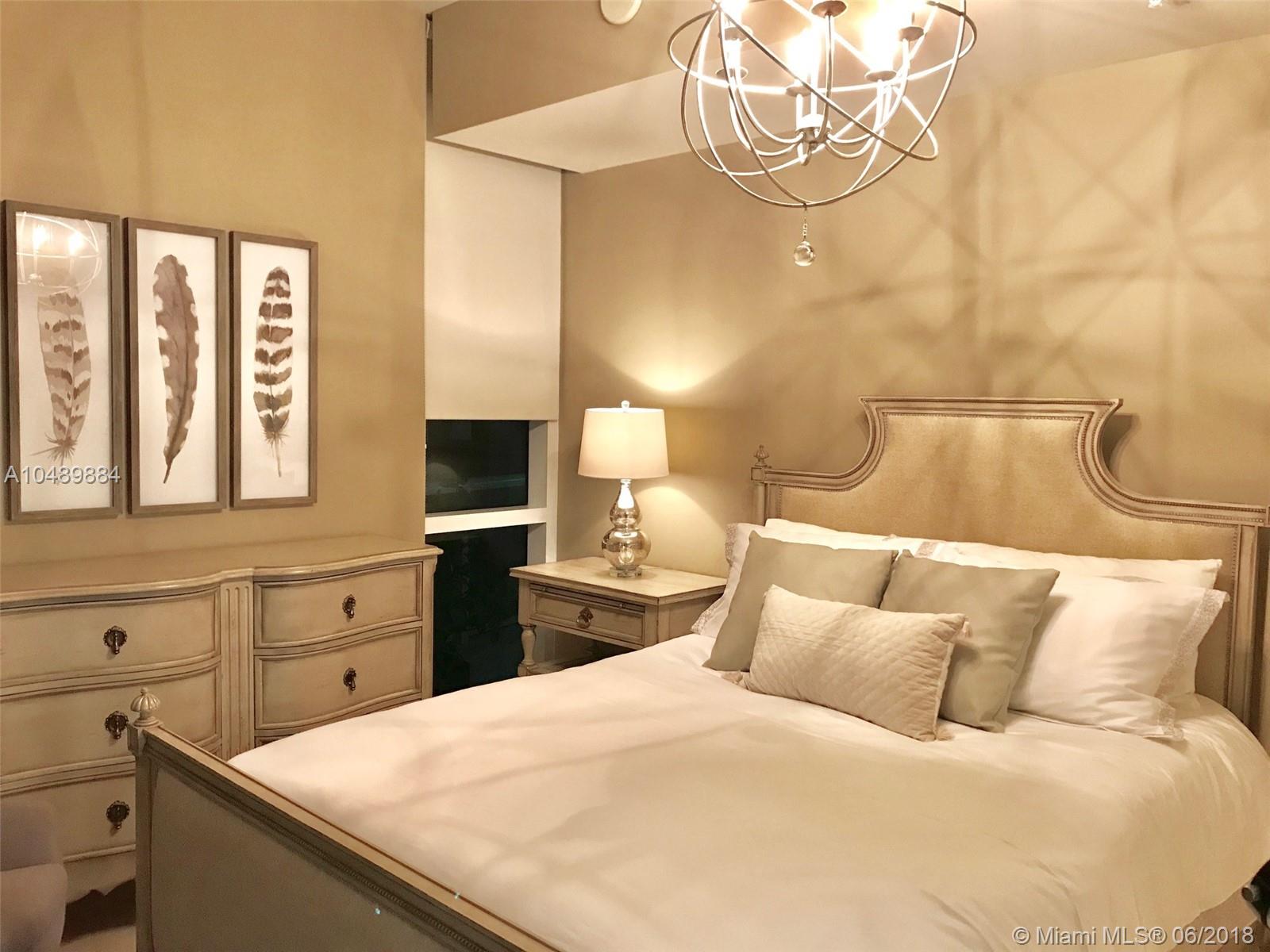 CONTINUUM ON SOUTH BEACH - Residential