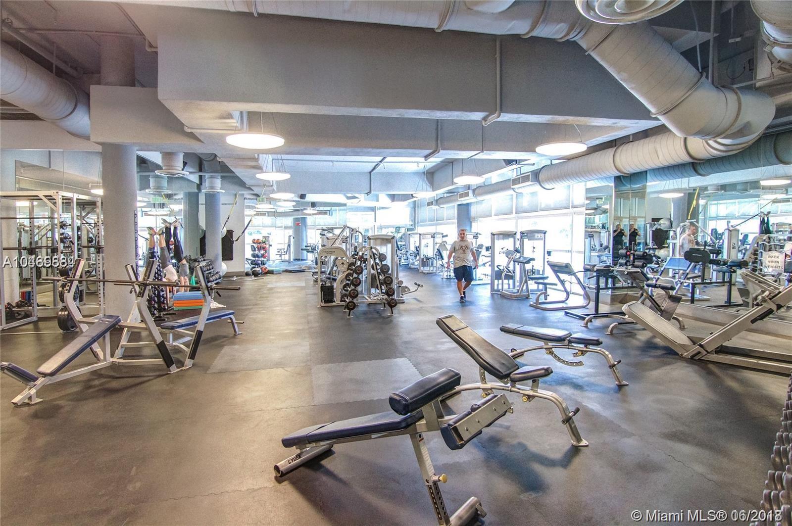 CONTINUUM ON SOUTH BEACH - Residential