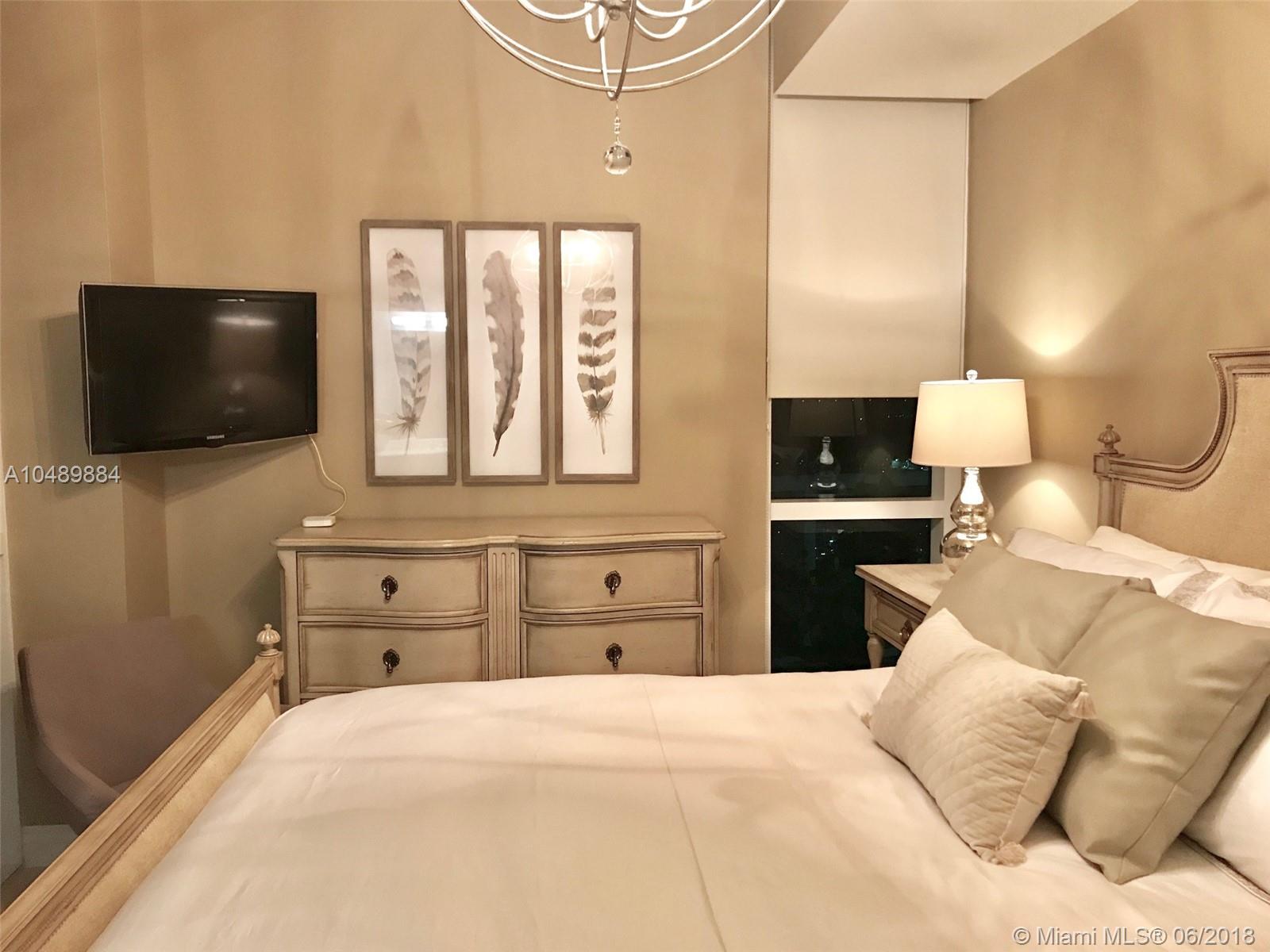 CONTINUUM ON SOUTH BEACH - Residential