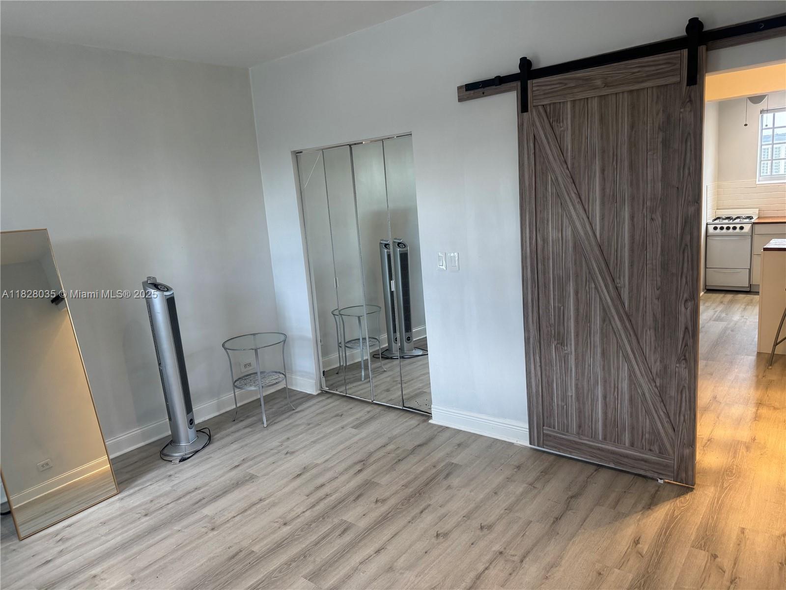 DELPHINE CONDO - Residential