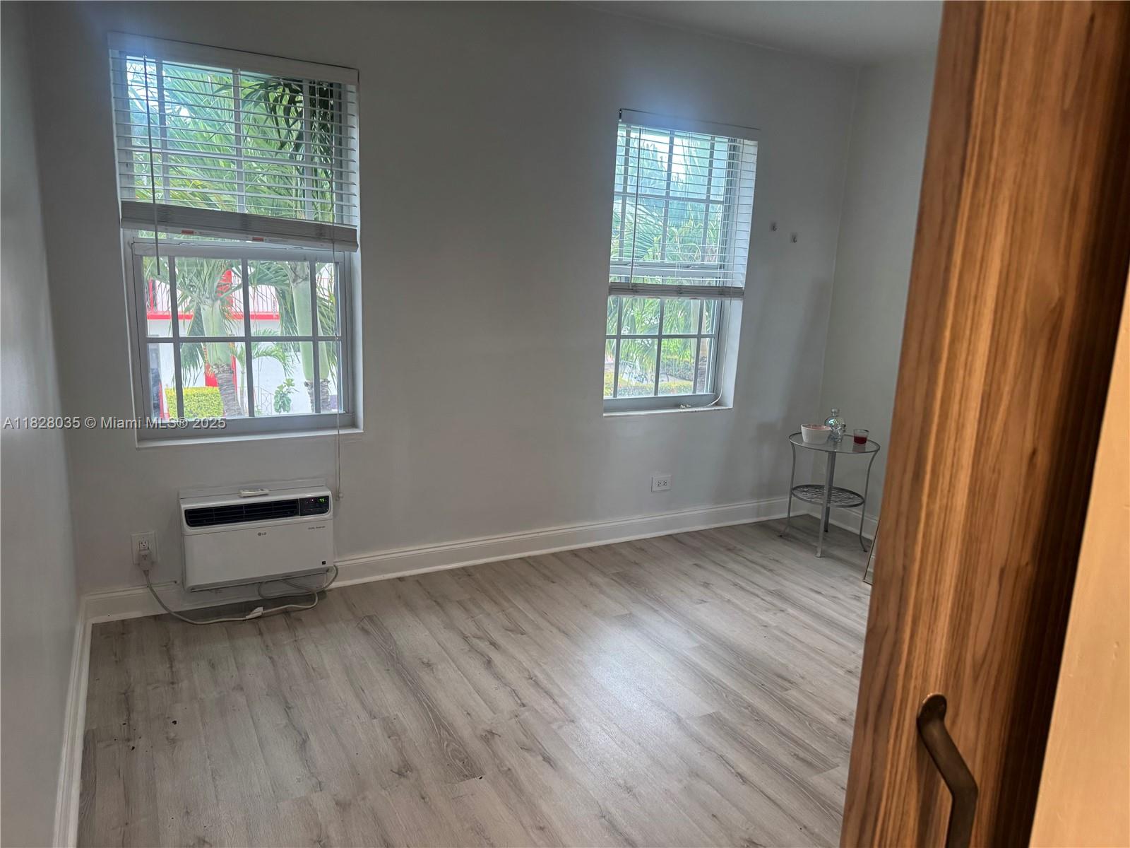 DELPHINE CONDO - Residential