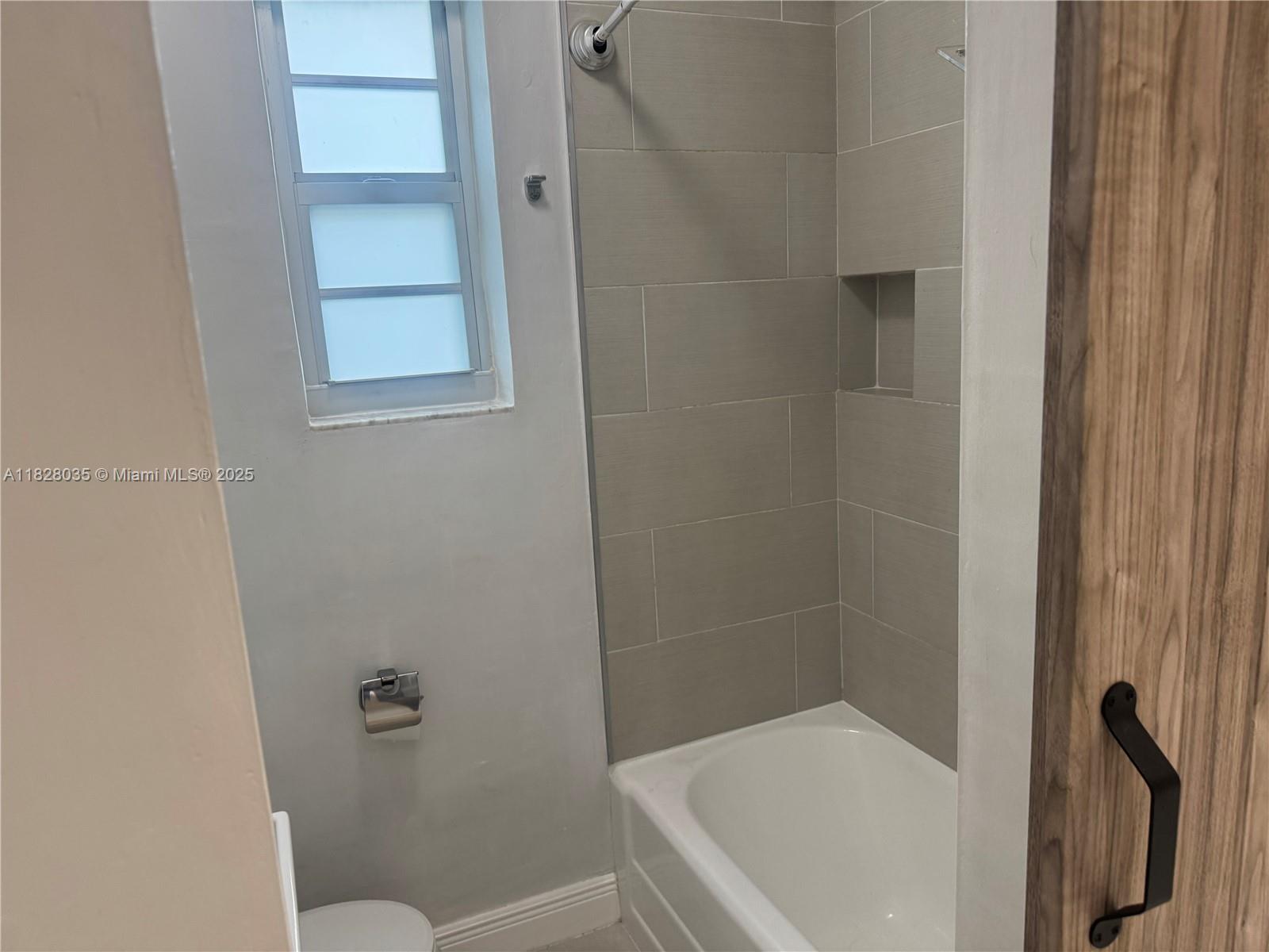 DELPHINE CONDO - Residential