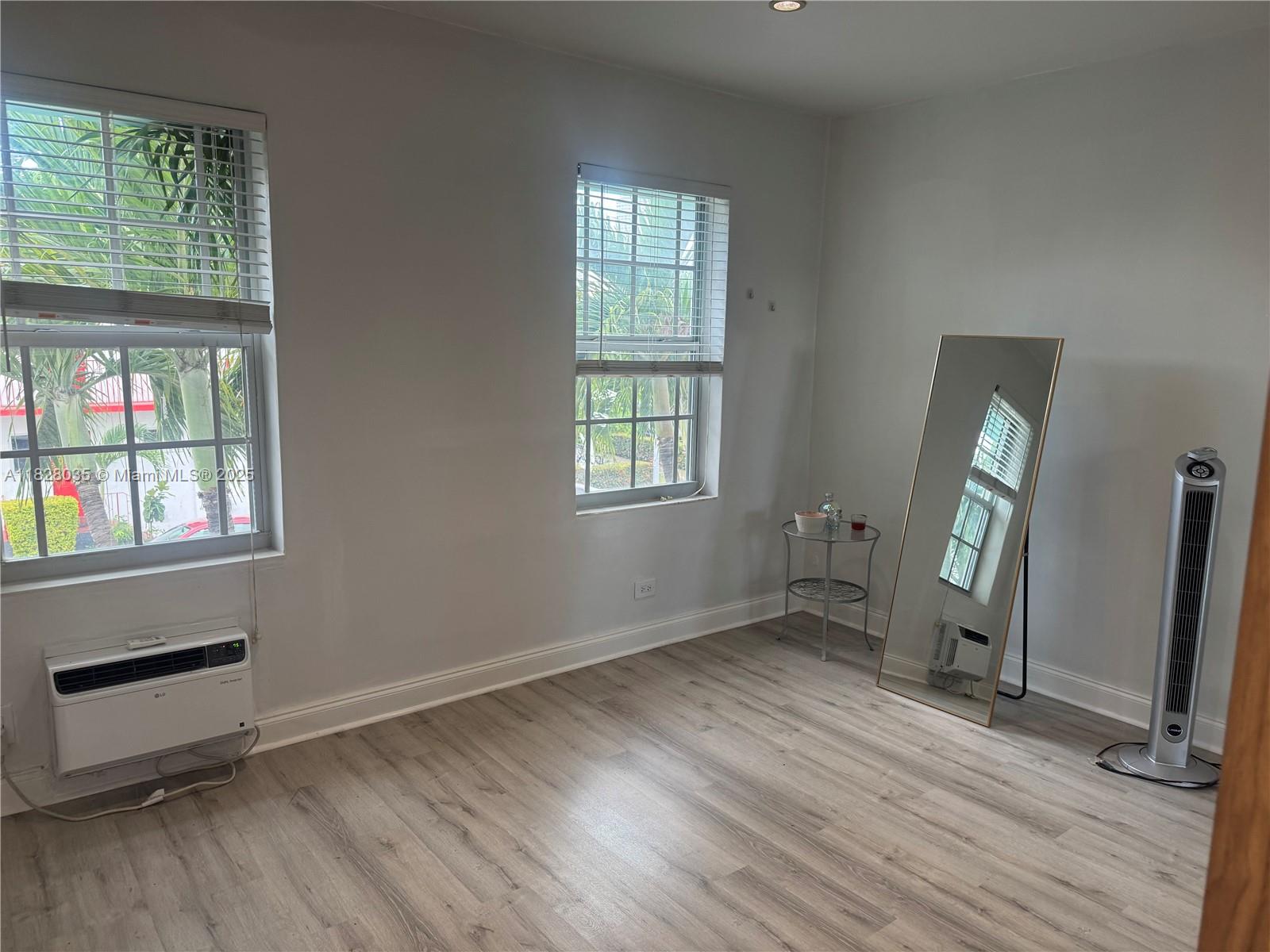 DELPHINE CONDO - Residential