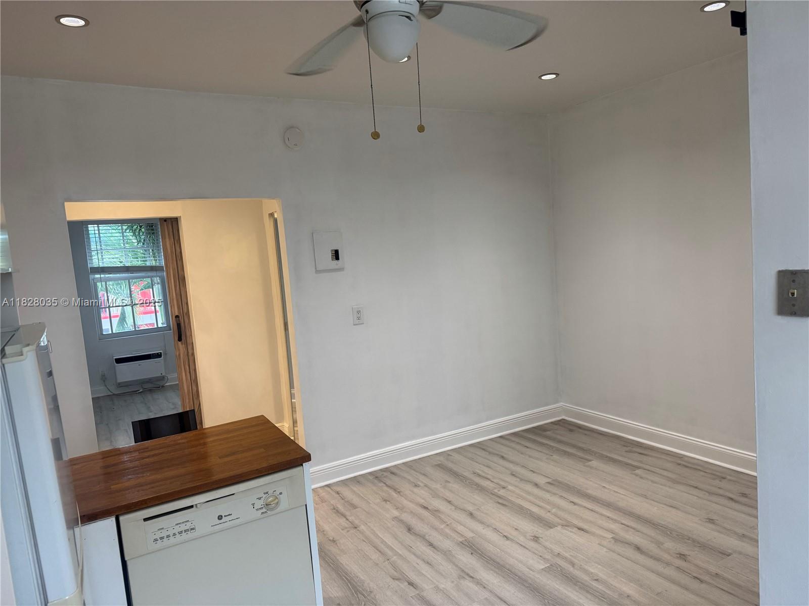 DELPHINE CONDO - Residential