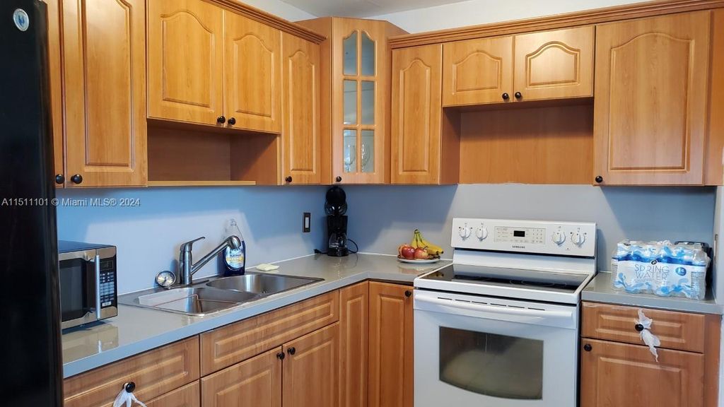 Photo of 10024 SW 14th St, Pembroke Pines, FL 33025 (MLS # A11511101)