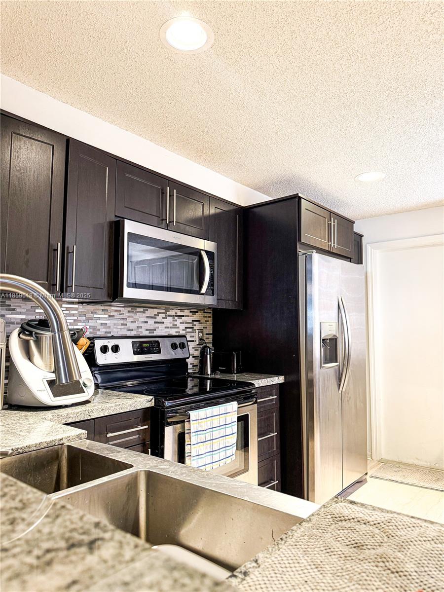 SECTORS 3 & 4 BOUNDARY PL - Residential Lease