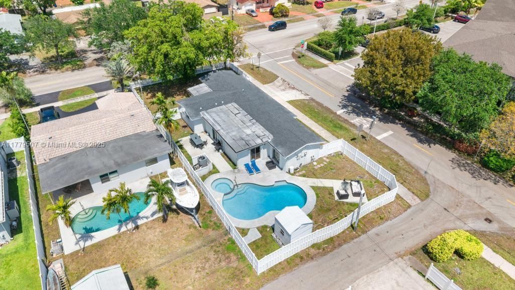 Photo of 820 W Chaminade Dr, Hollywood, FL 33021 (MLS # A11779507)