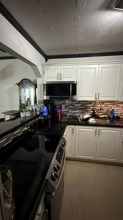 Rental Property at 9760 Sw Sw 184th St B8, Cutler Bay, Miami-Dade County, Florida - Bedrooms: 2 
Bathrooms: 1  - $2,200 MO.