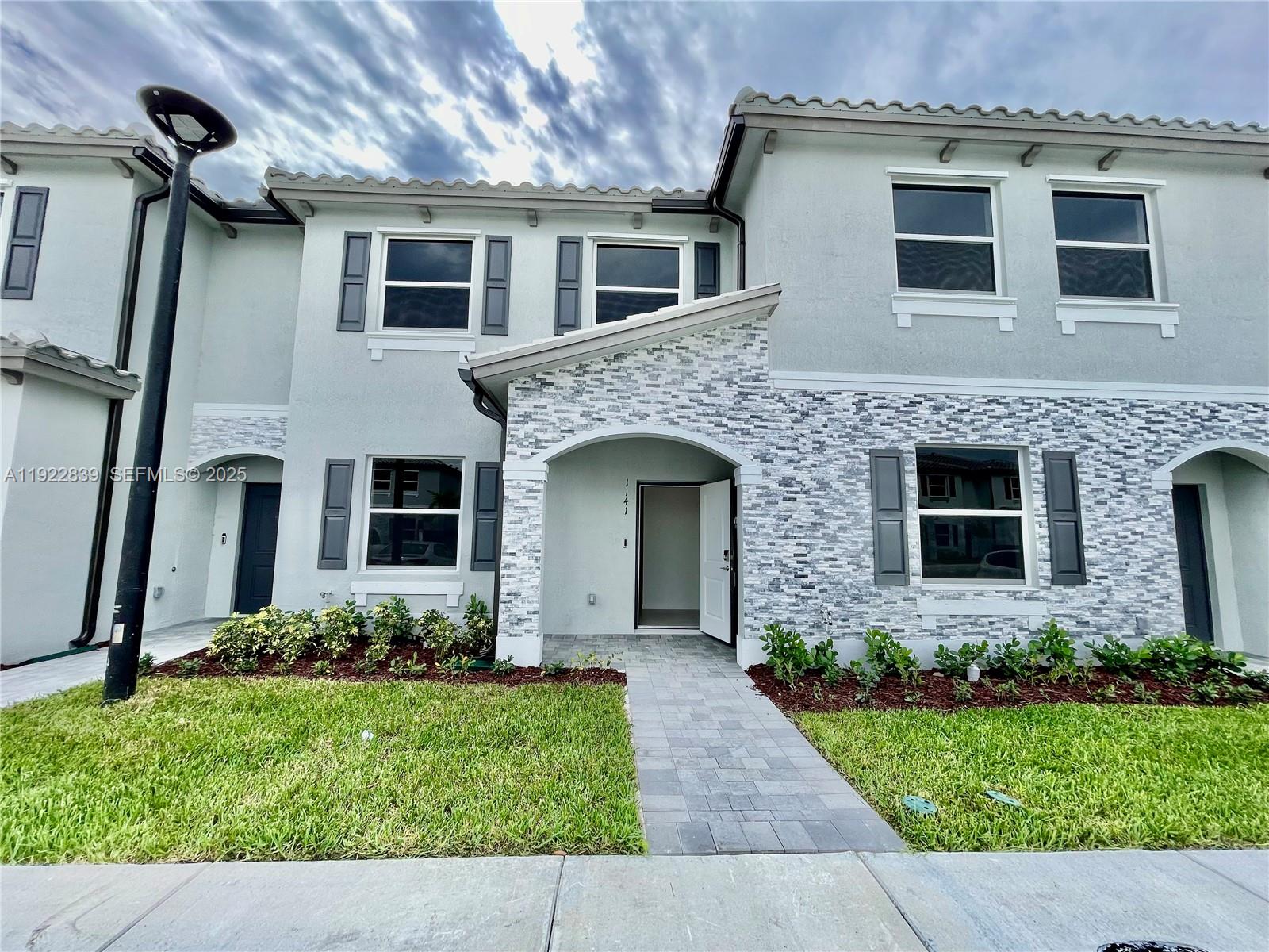 LE JARDIN - Residential Lease