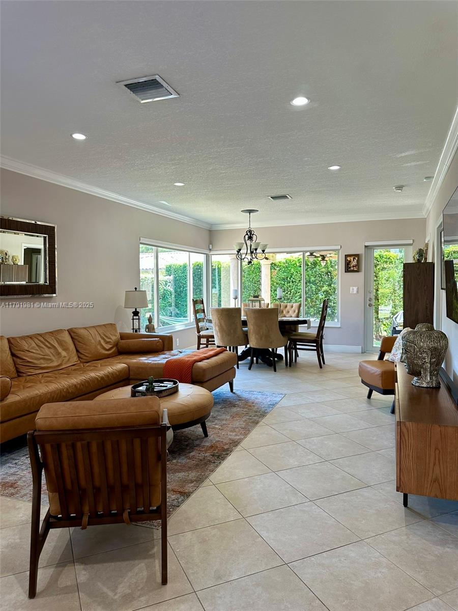 814 Capri St