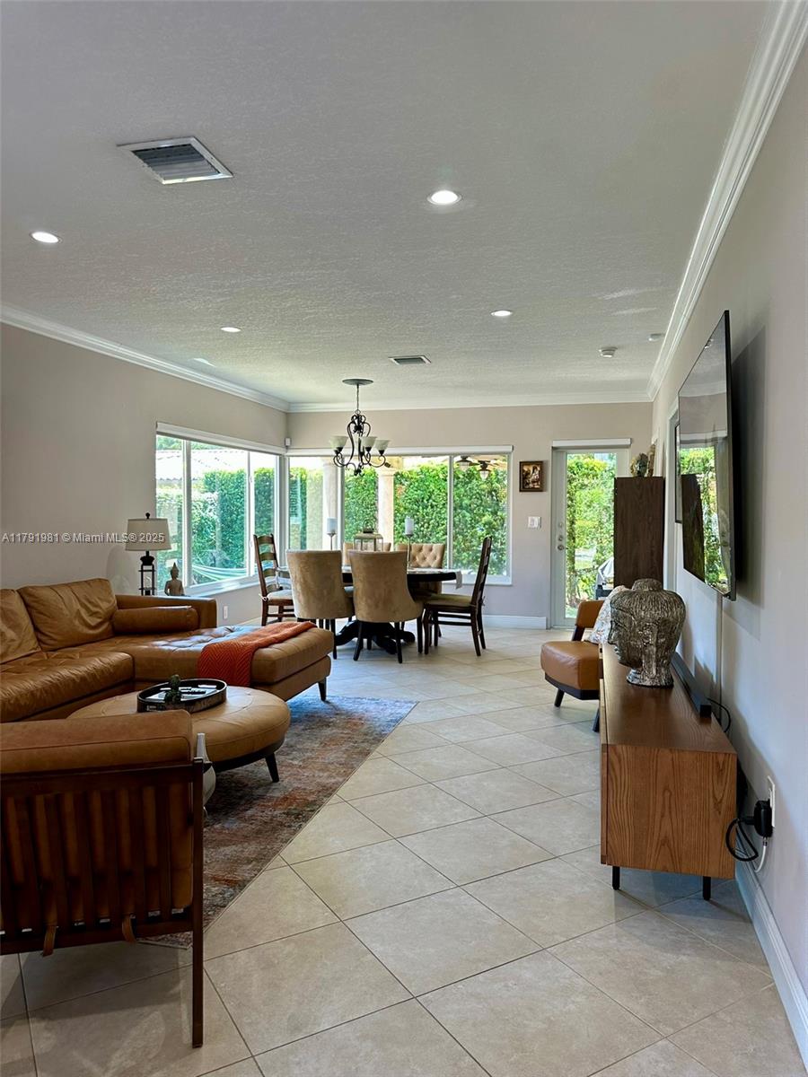 814 Capri St