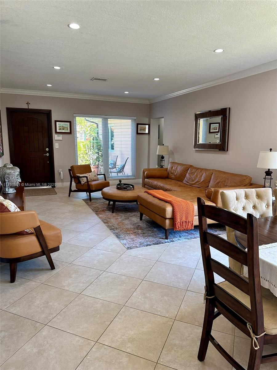 814 Capri St