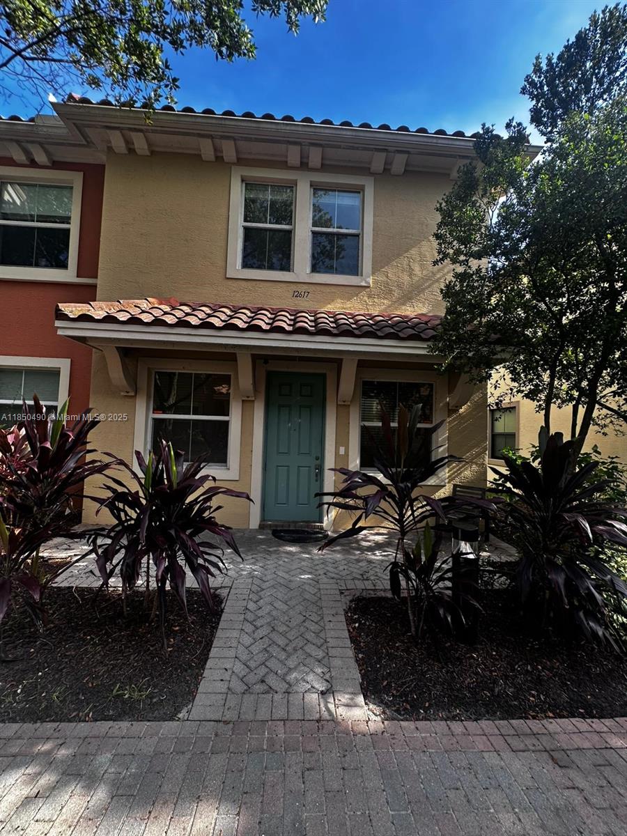 RESORT STYLE LIVING IN SAWGRASS AREA! GREAT 3BED / 2BATH TOWNHOUSE IN DESIRED ARTESIA. TILED & CARPETED BEDMS. EXCLUSIVE AMENITIES. GATED. 24/7 SECURITY. INSTRUCTIONS AT BROKERS REMARKS.