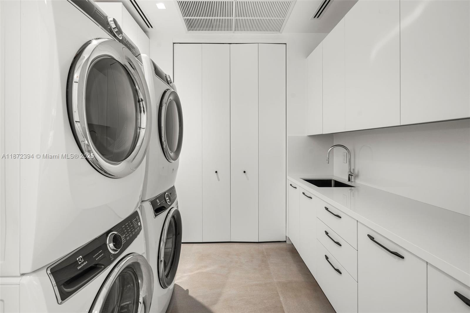 JOURNEYS END ESTATES - Residential