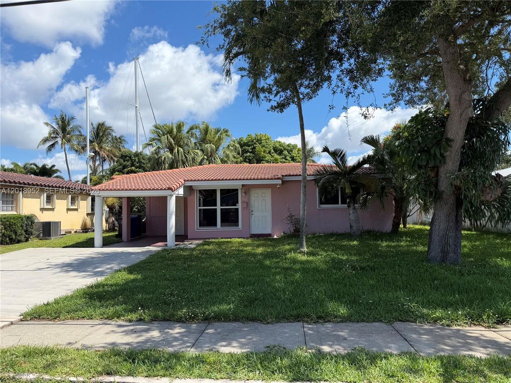 Photo of 917 Mandarin Isle, Fort Lauderdale, FL 33315 (MLS # A12018952)