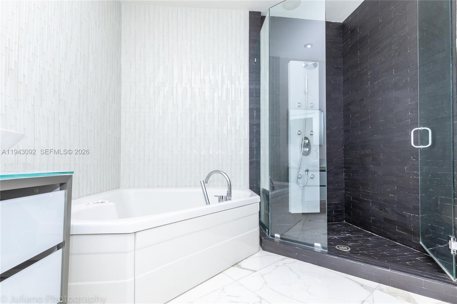 CARBONELL CONDO - Residential