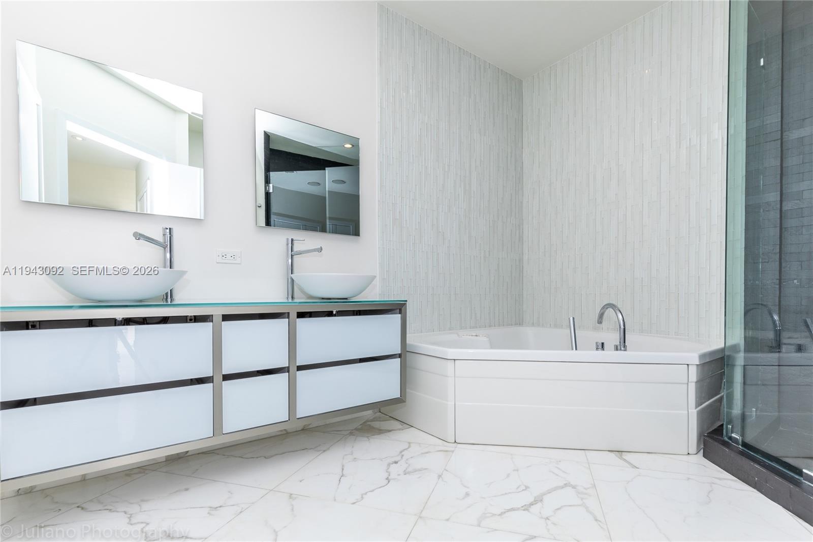 CARBONELL CONDO - Residential