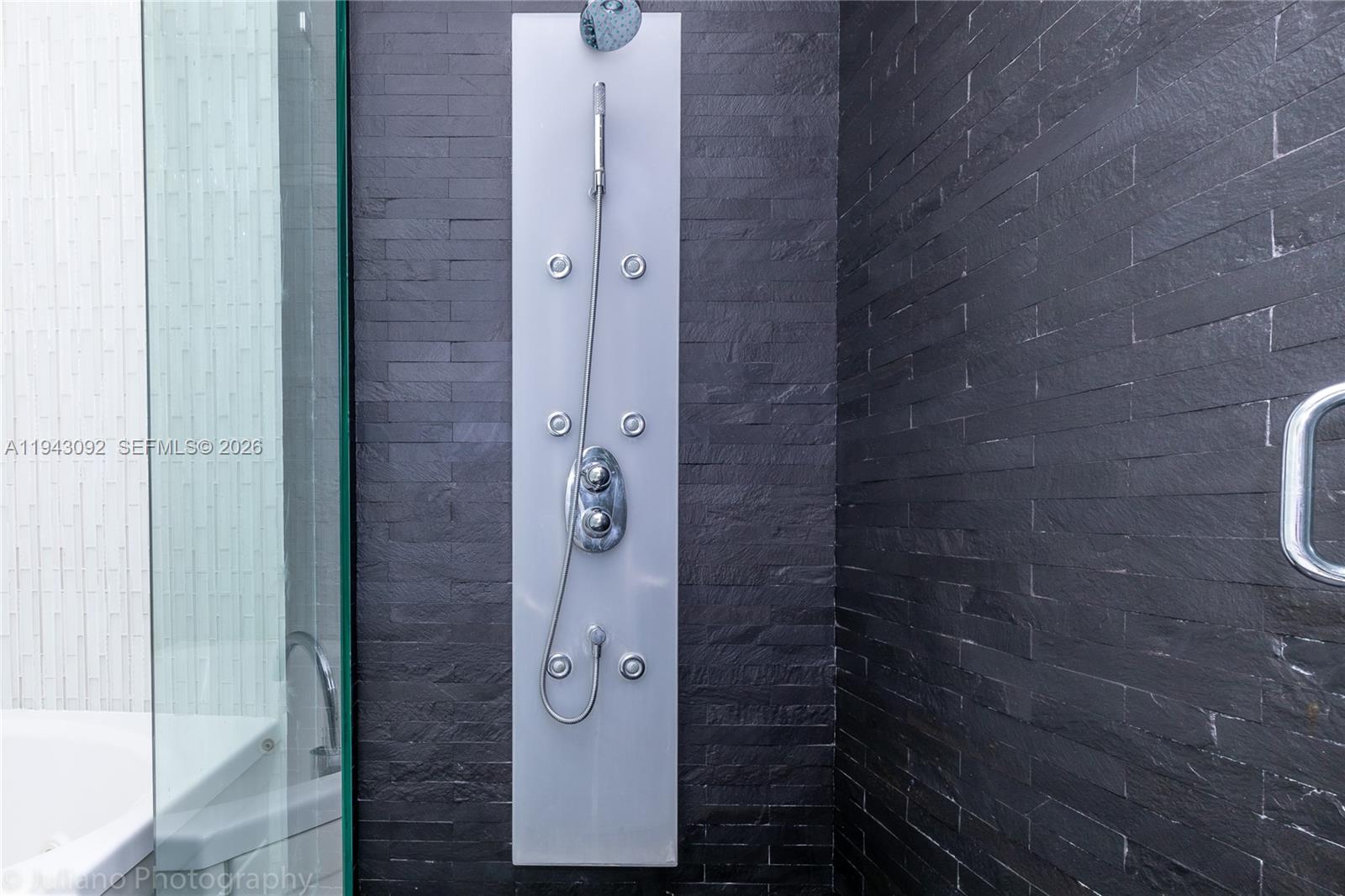 CARBONELL CONDO - Residential