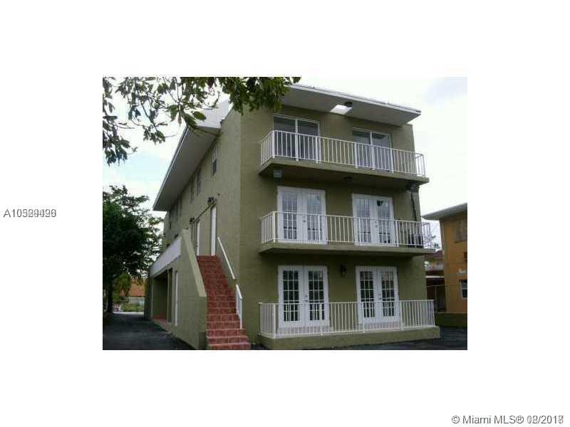 Excellent Location and well kept apartment 2 bedrooms 1 and half bath and balcony centrally located near Downtown and Brickell.
Easy to show. Use Showing assist for appointments. Lock box at unit