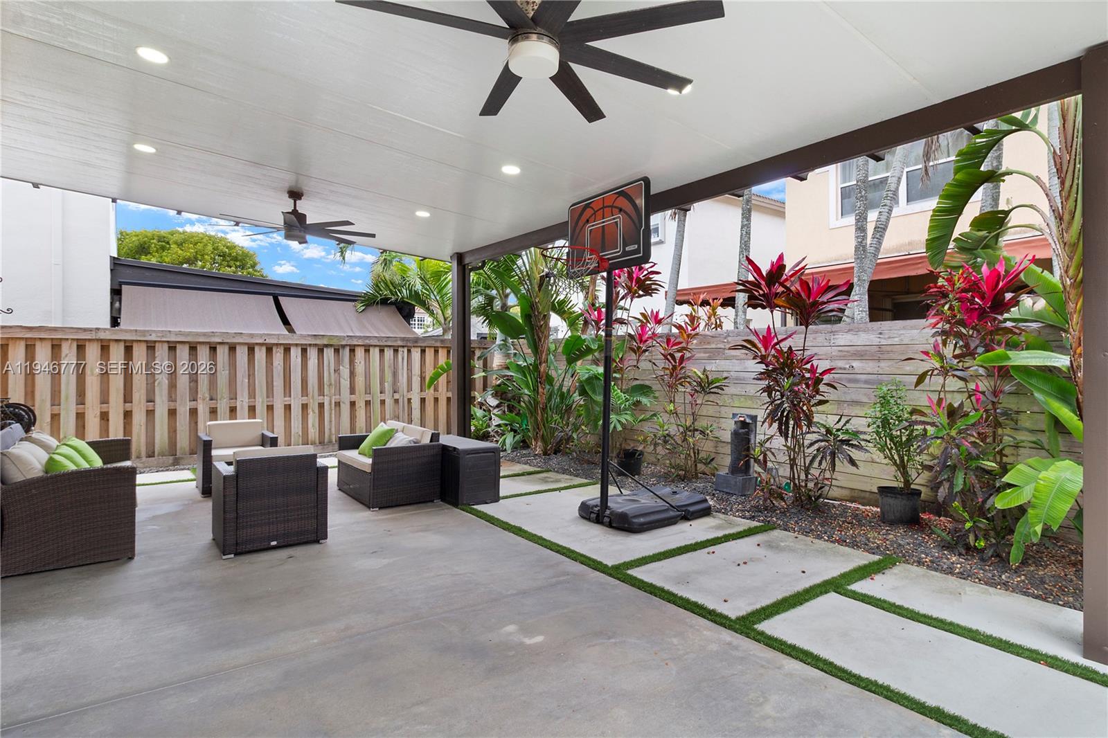 A B AT TAMIAMI TRAIL PHAS - Residential