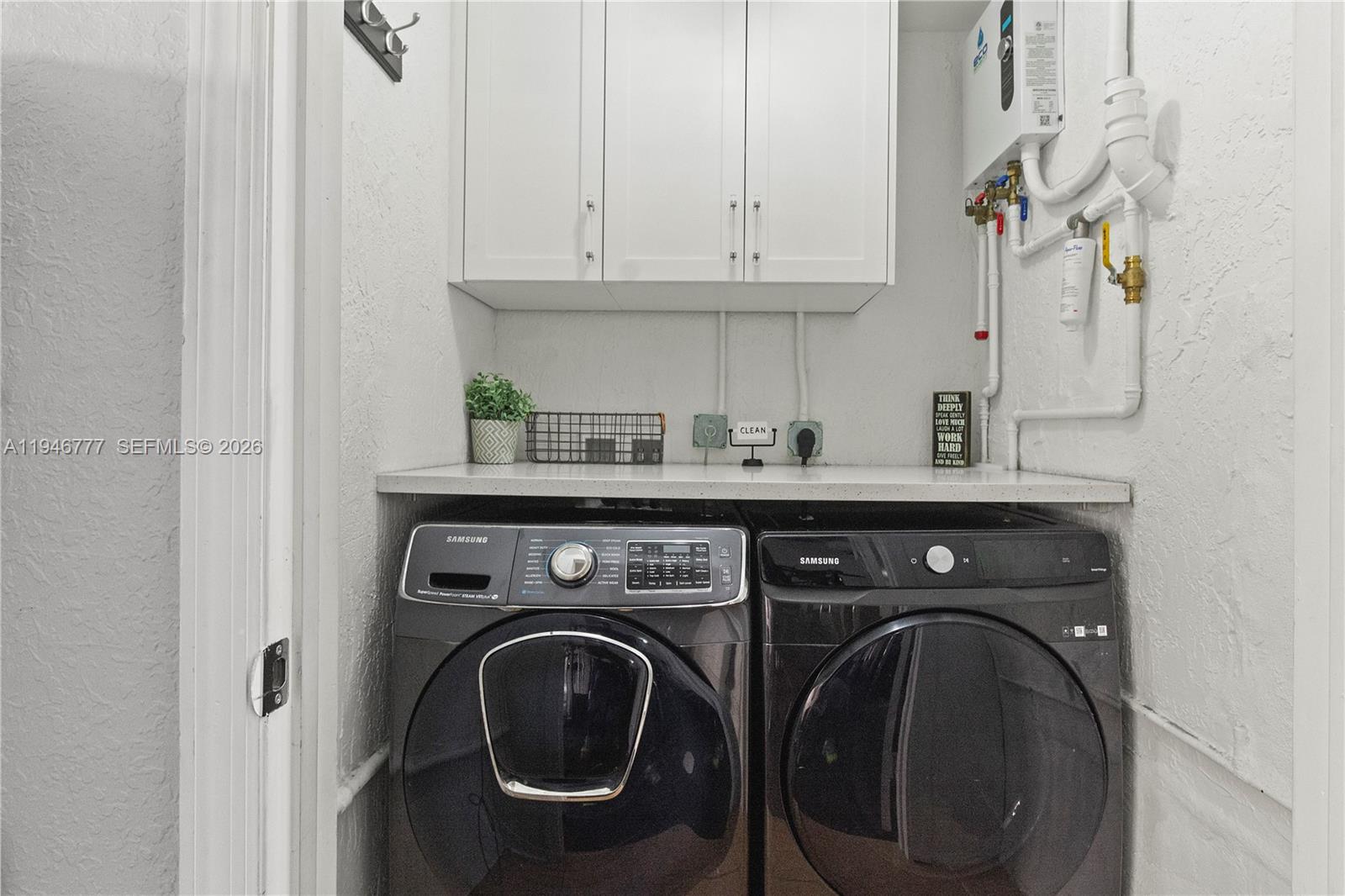 A B AT TAMIAMI TRAIL PHAS - Residential