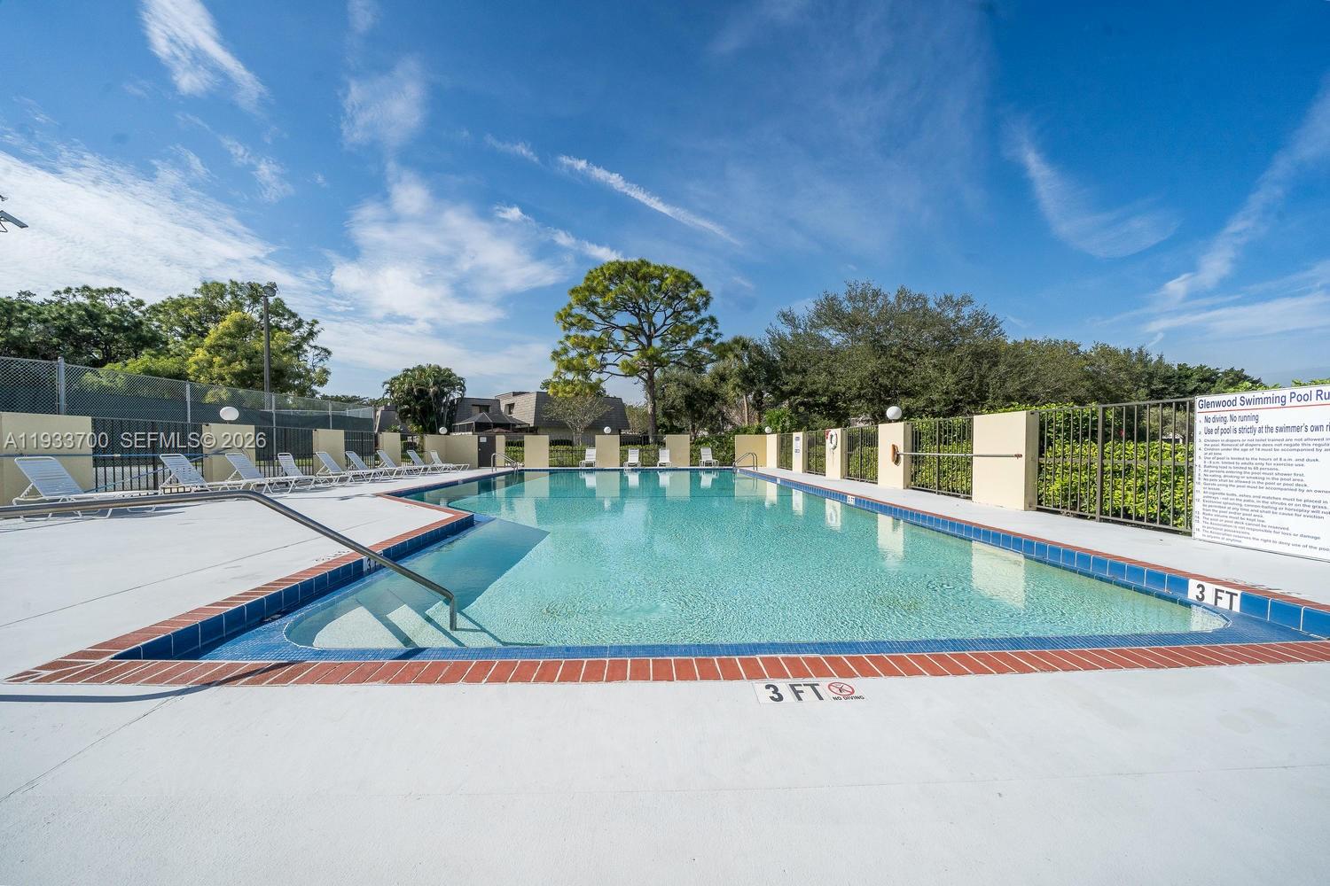 GLENWOOD TWNHS - Residential