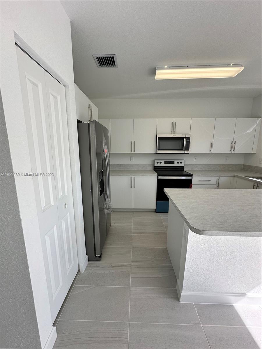 FOREST PARK VILLAS - Residential Lease