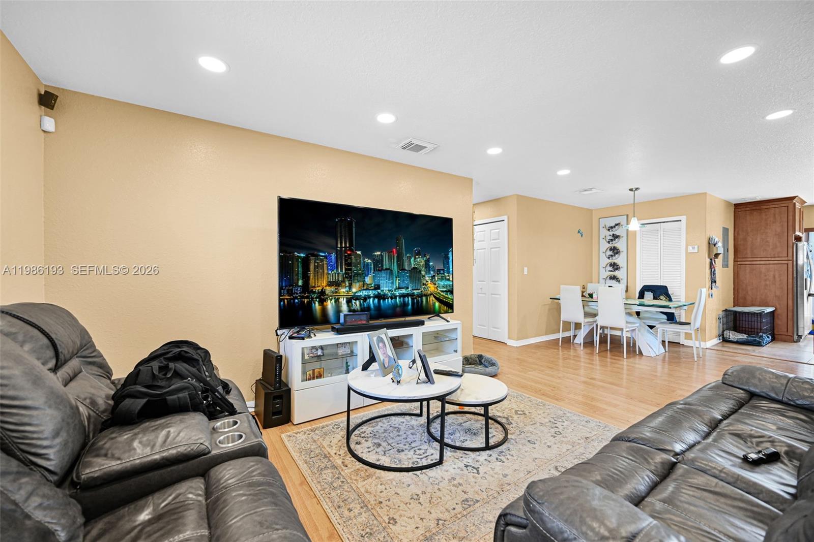 DORAL GRAND CONDO - Residential