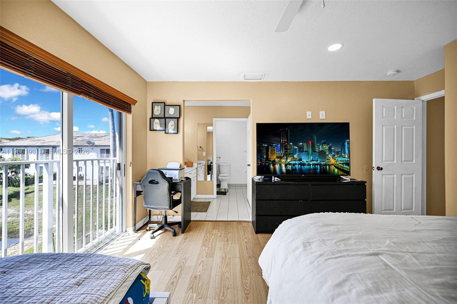 DORAL GRAND CONDO - Residential