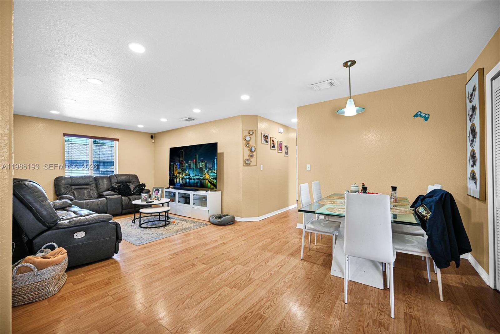 DORAL GRAND CONDO - Residential