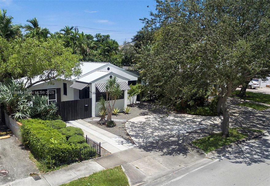 This renovated 2 bed, 2 bath home offers incredible versatility. Currently, it can be utilized as a single-family home or longterm rental, Airbnb, or office space. However, the value lies in its B3 zoning, which provides a wide range of opportunities for retail, office, bakery, manufacturing, etc if one chooses. Current owners have secured DRC approval to develop into an office space with a small retail café featuring prime frontage on 17th Street. Additionally, the property includes a back alley entrance with a large backyard that can be used as an amazing entertainment space. For a comprehensive list of permitted B3 zoning uses, refer to the Ft Lauderdale Municode Zoning website under Sec. 47-6.13.