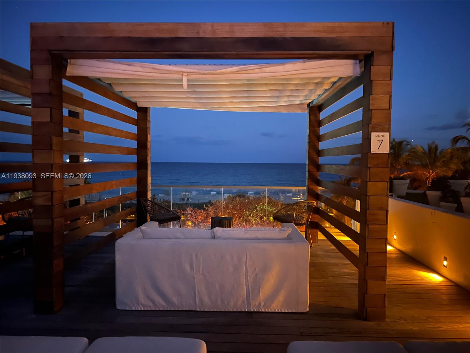 2301 Collins Ave PH22