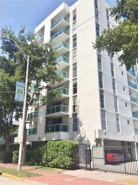 Large 1/1,5 bed available to move in immediately.Enjoy west avenue lifestyle with full amenities building.
Pool ,Parking ,Gym ,Barbecue.