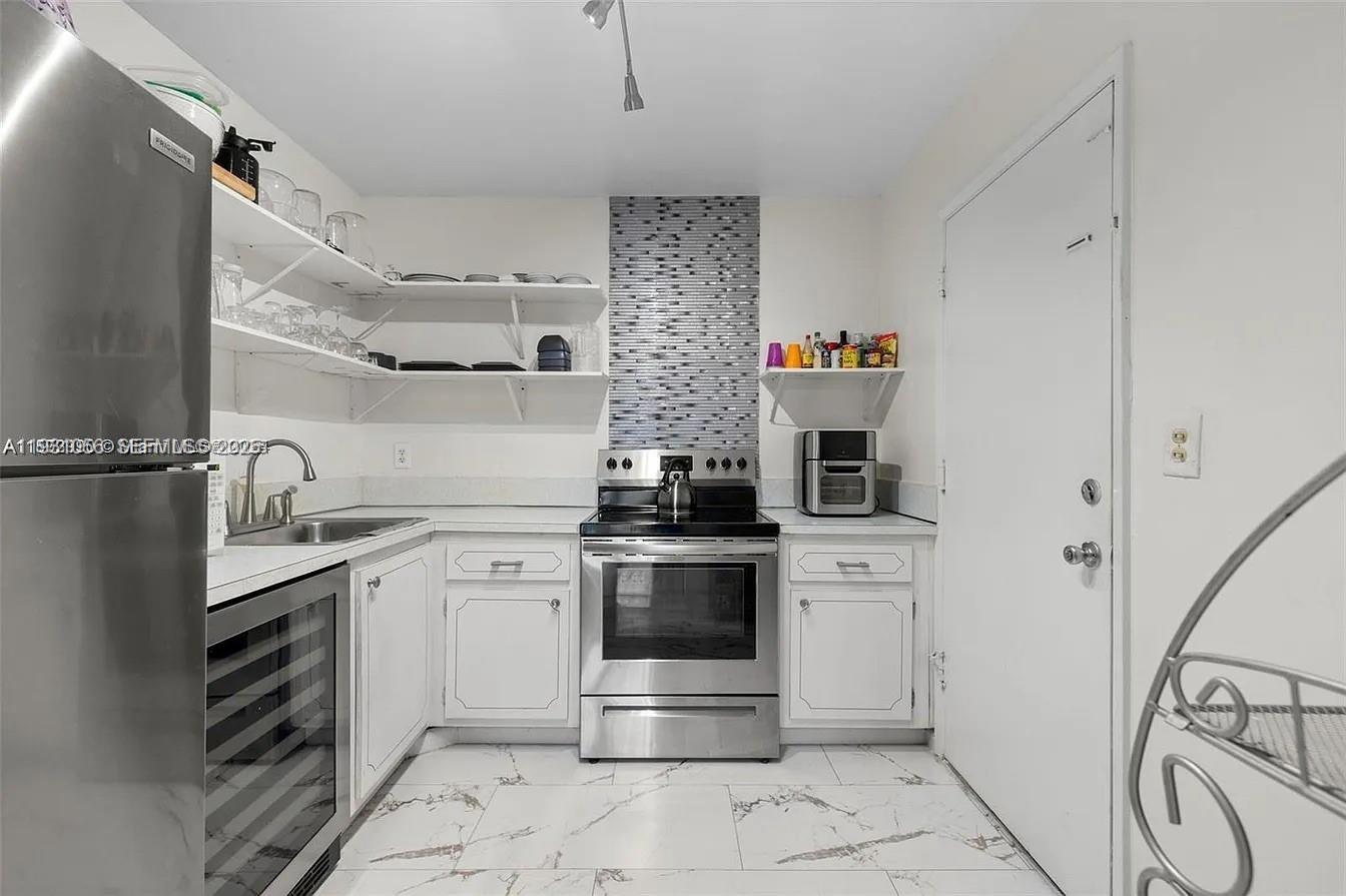 MAJESTIC GARDENS CONDOMIN - Residential Lease