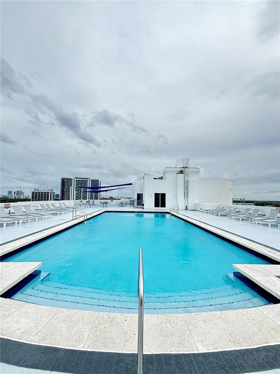 RADIUS CONDO - Residential