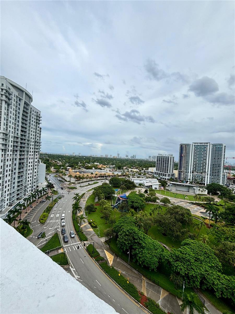 RADIUS CONDO - Residential