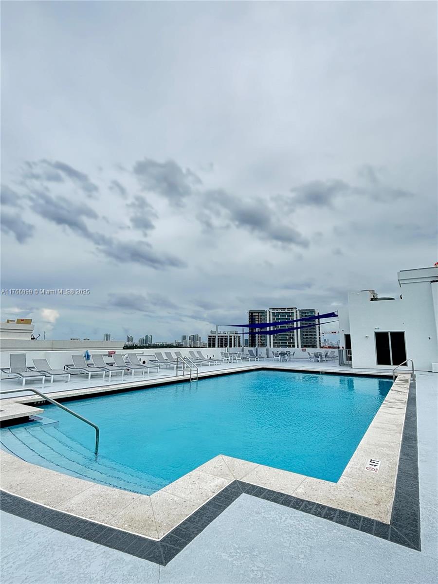 RADIUS CONDO - Residential