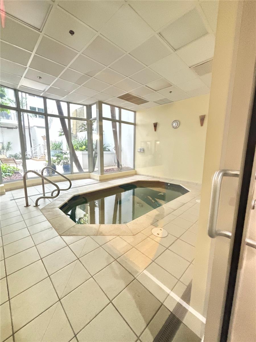 RADIUS CONDO - Residential