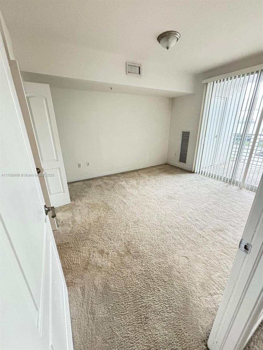 RADIUS CONDO - Residential