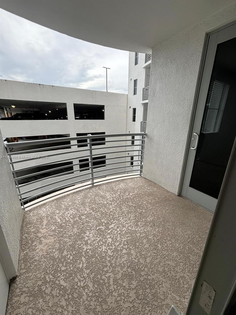 RADIUS CONDO - Residential