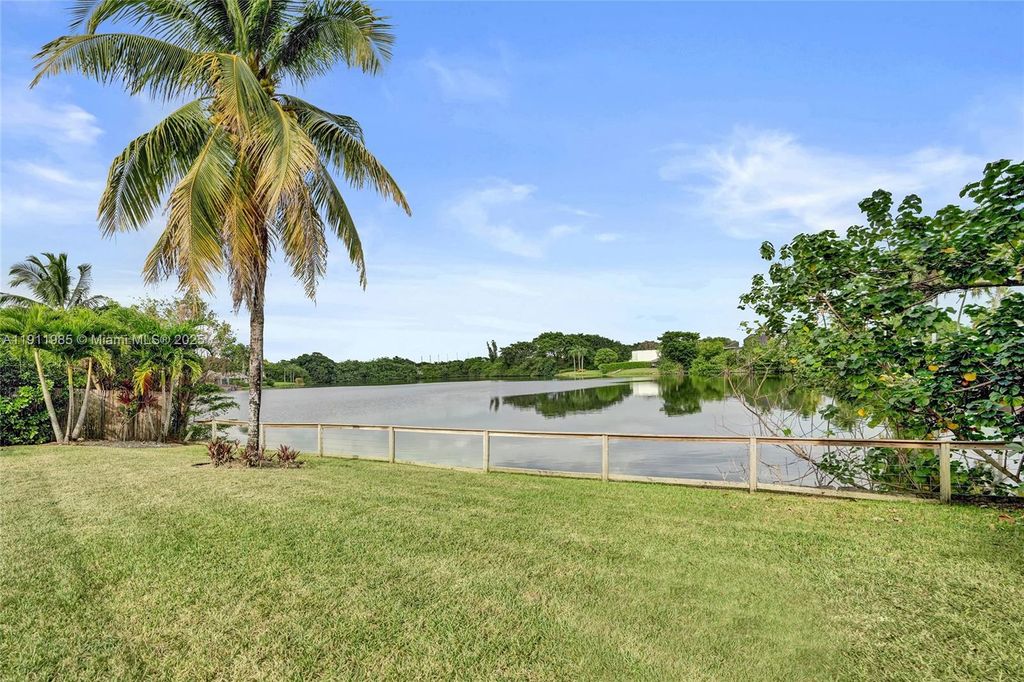 Photo of 1020 Bayberry Point Dr, Plantation, FL 33324 (MLS # A11911985)