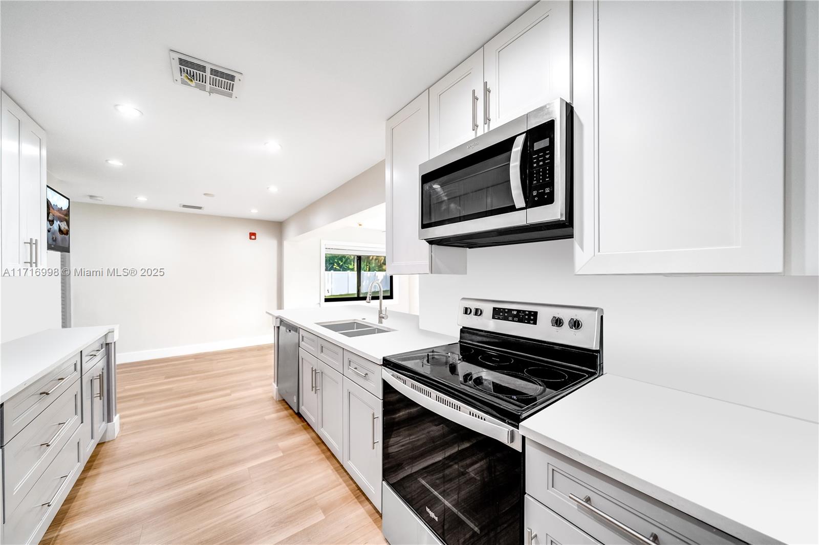 3170 Nw 14th Ct, Lauderhill, Miami-Dade County, Florida - 3 Bedrooms  
2 Bathrooms - 